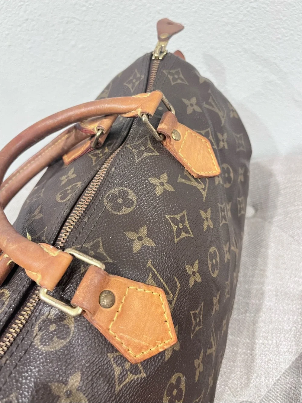 LOUIS VUITTON MONOGRAM SPEEDY 30 BAG.